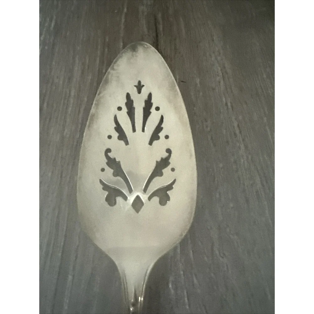 VTG ~ Wm A Rogers A1 Plus MEADOWBROOK Oneida Ltd Silver Plate Pierced Pie Server